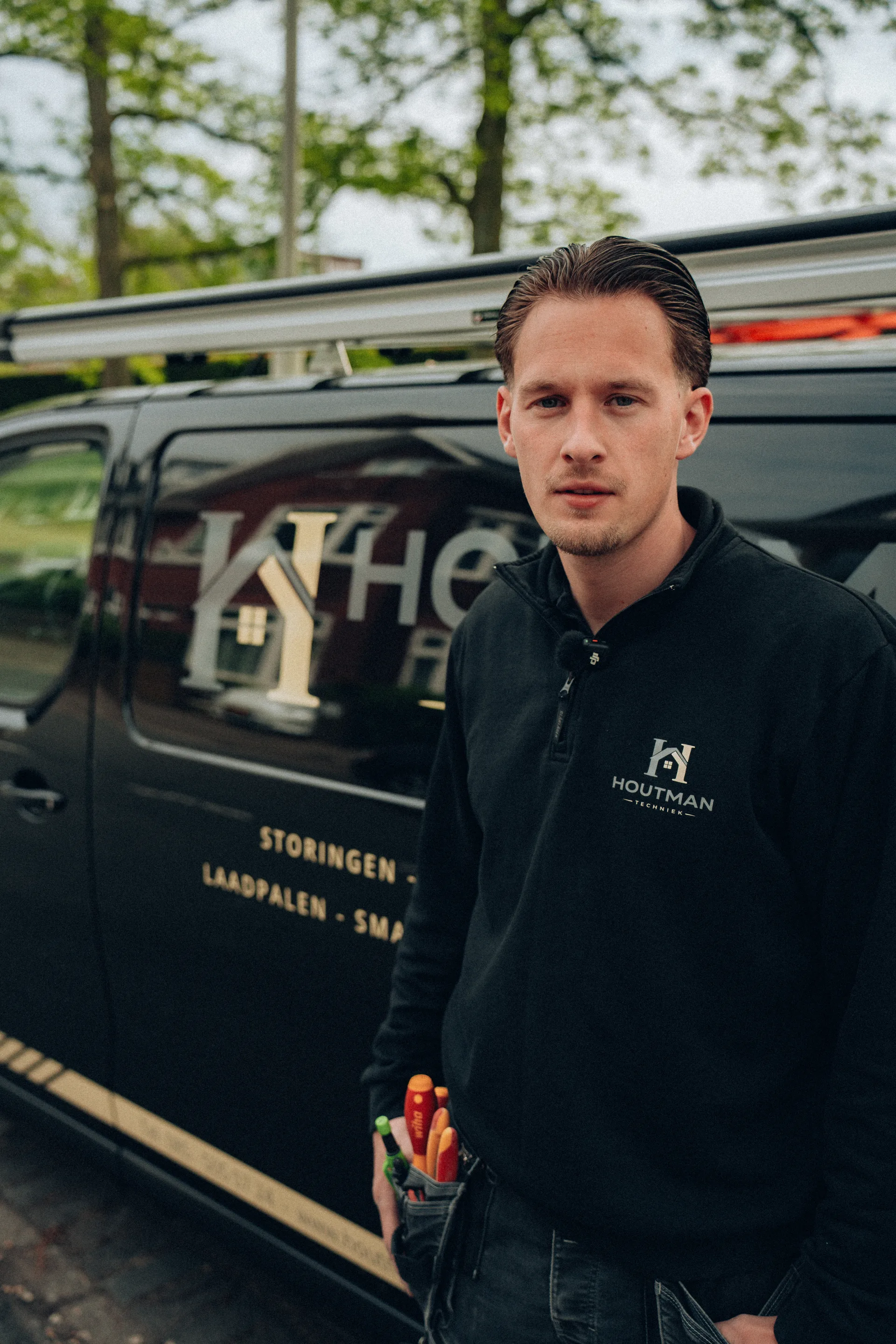 Portret Houtman Techniek monteur met gereedschap voor werkbus